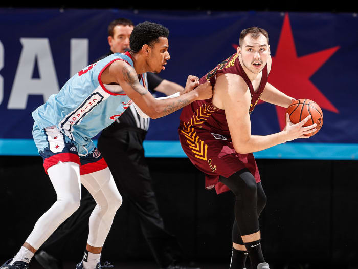 Loyola Chicago center Cameron Krutwig